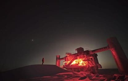 IceCube Antarctic neutrino detector