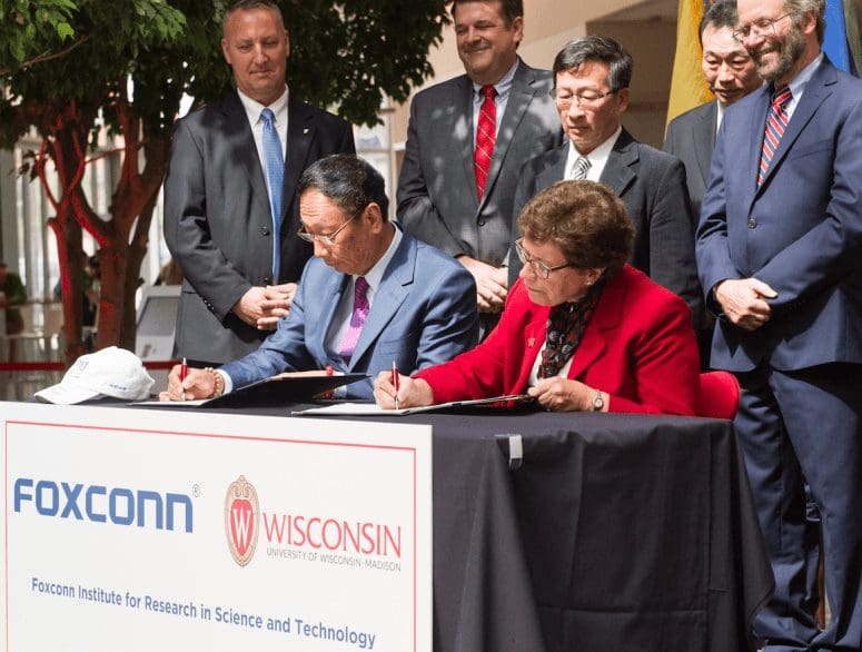Foxconn-signing