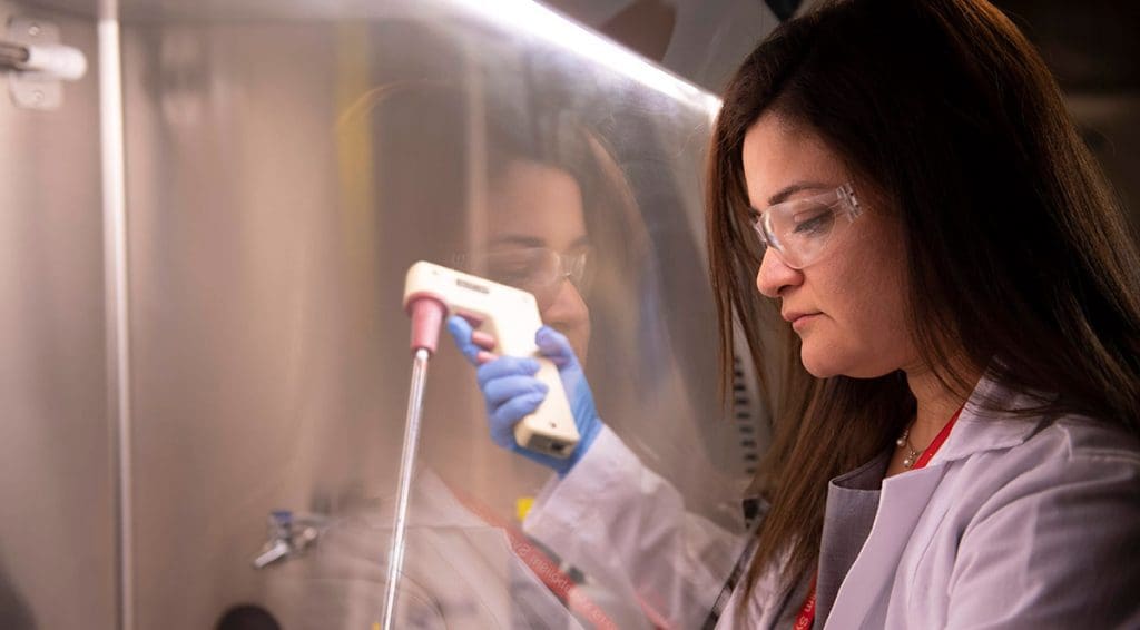 Gina Gallego-Lopez in lab